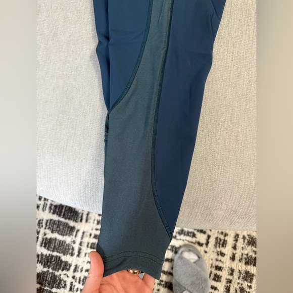 Lululemon teal cropped Leggings - Picture 4 of 6